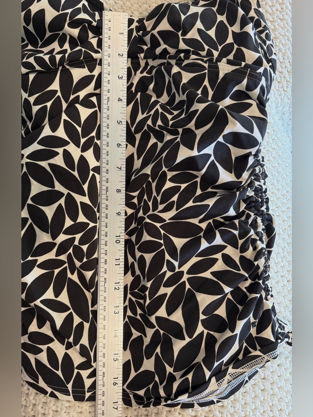 Lands End Women’s Tankini Top, B&W Petal Pattern w/Side String Ruching; Size 8D - Picture 6 of 7